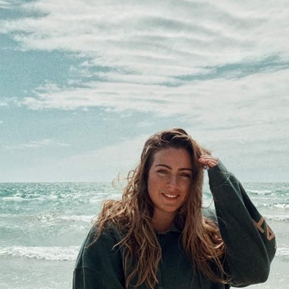 Meet your Posher, Cassandra - Picture 1 of 1